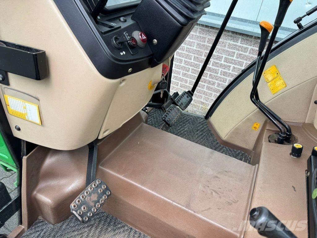 John Deere 5215 Kum ve tuz serpiciler