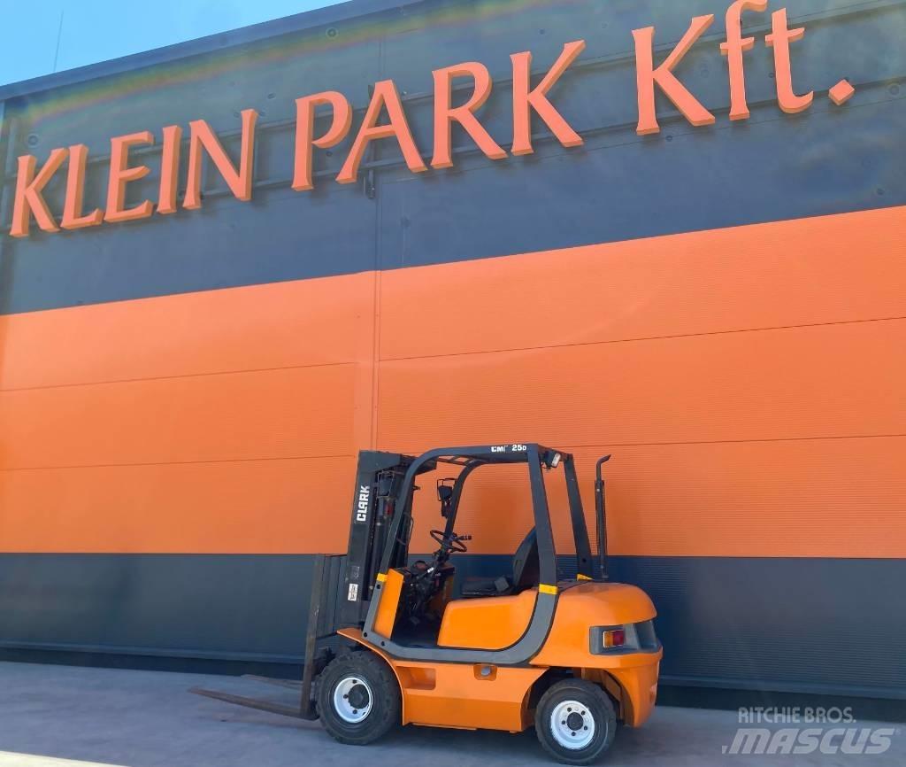 Clark CMP 25 Dizel forkliftler