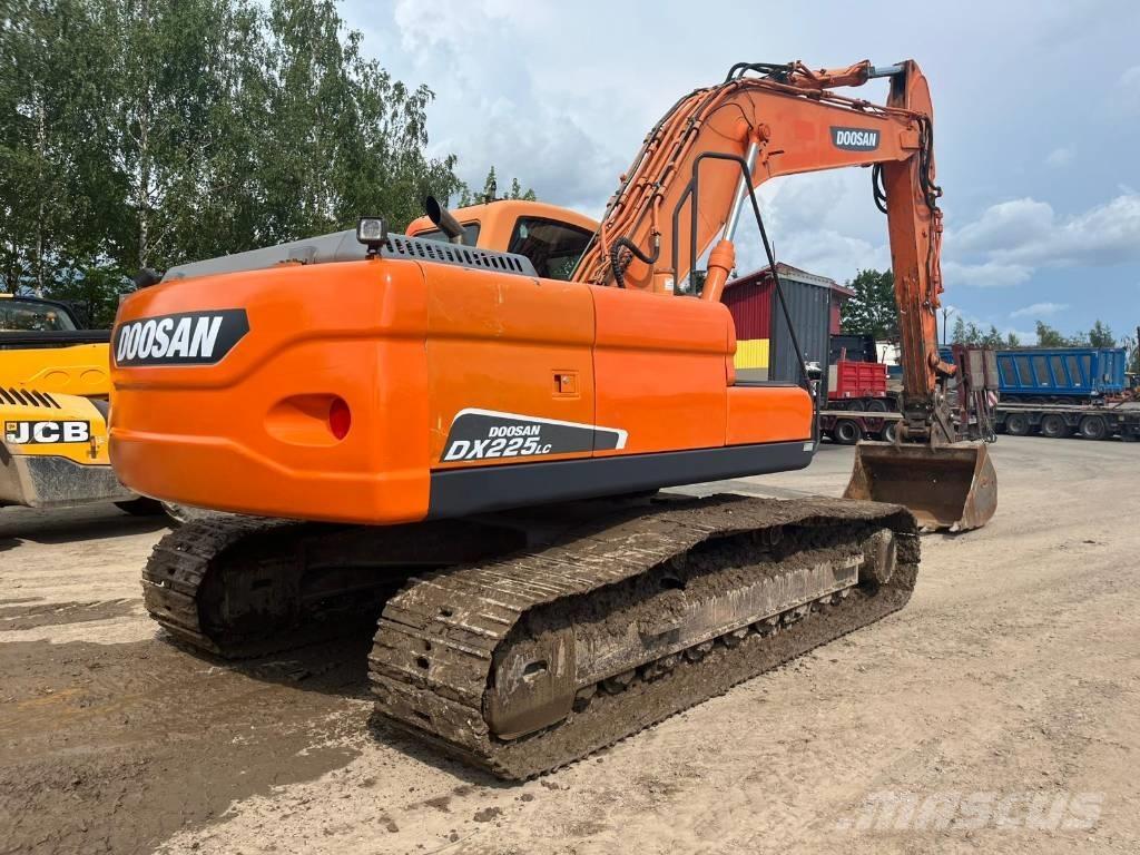 Doosan DX 225 LC Paletli ekskavatörler