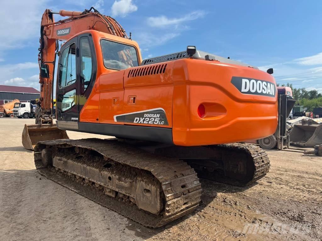 Doosan DX 225 LC Paletli ekskavatörler