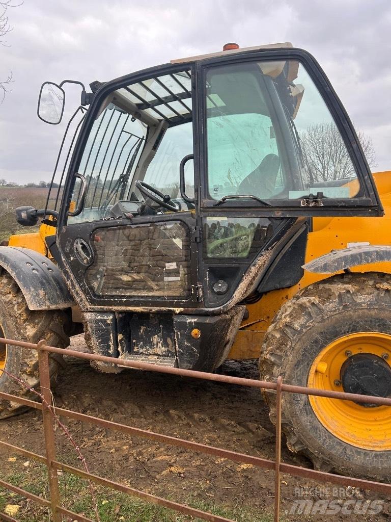 JCB 535-95 Paletli ekskavatörler