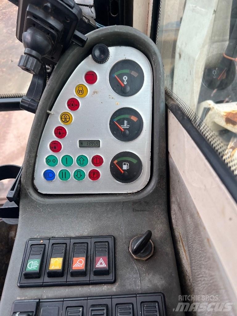 Terex Schaeff HML32 Lastik tekerli ekskavatörler