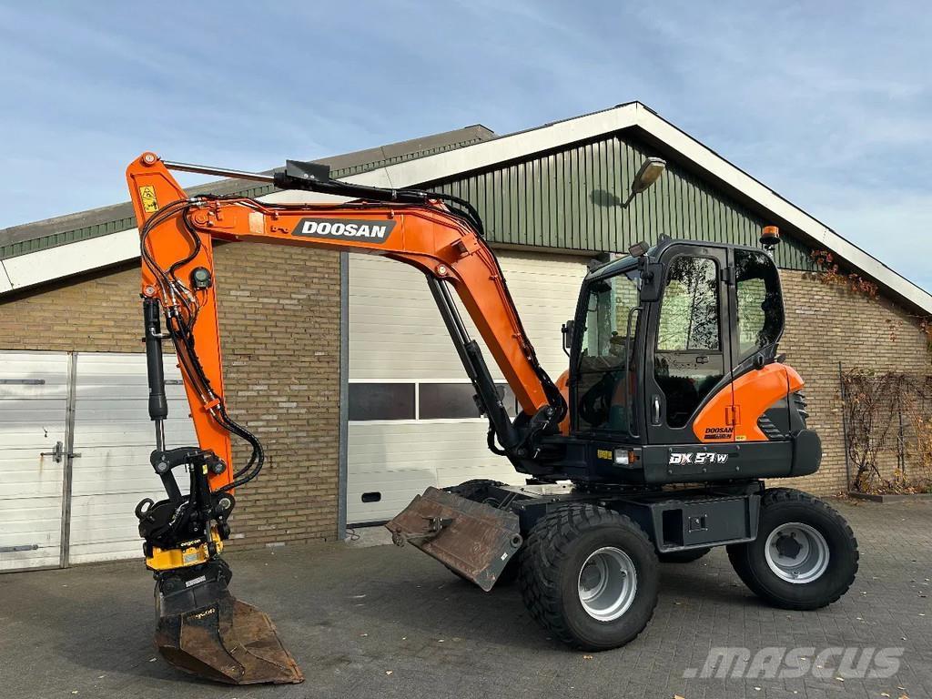 Doosan DX57W-7 Lastik tekerli ekskavatörler
