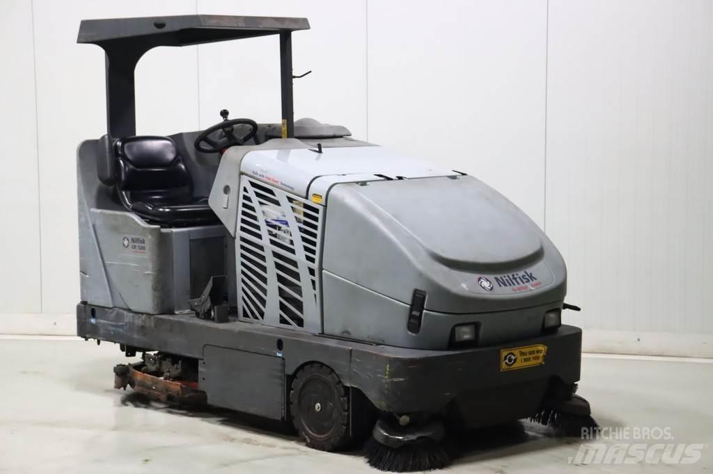 Nilfisk CR1200 Cadde süpürücüler