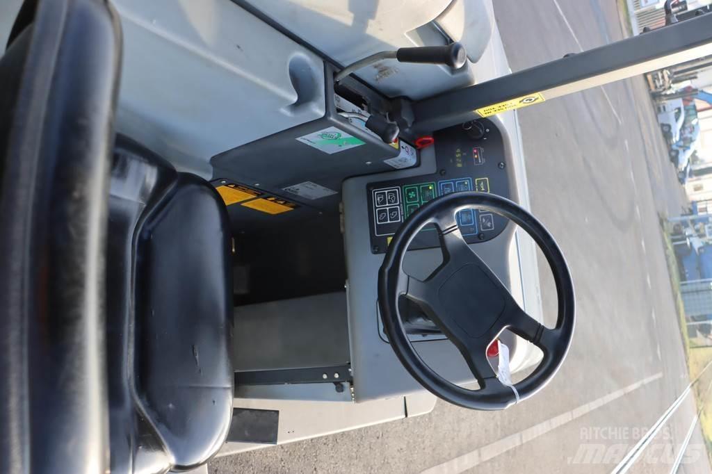 Nilfisk CR1200 Cadde süpürücüler