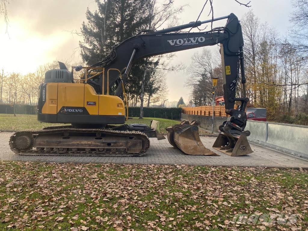 Volvo ECR 235 EL Paletli ekskavatörler