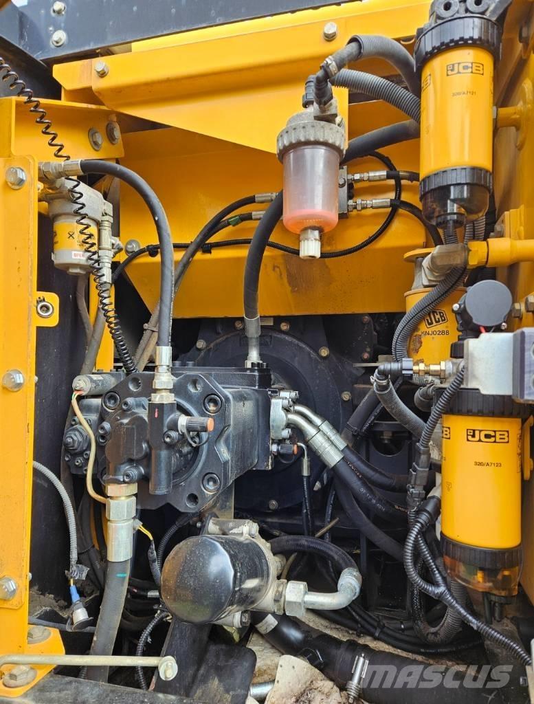 JCB JS 131 LC Paletli ekskavatörler
