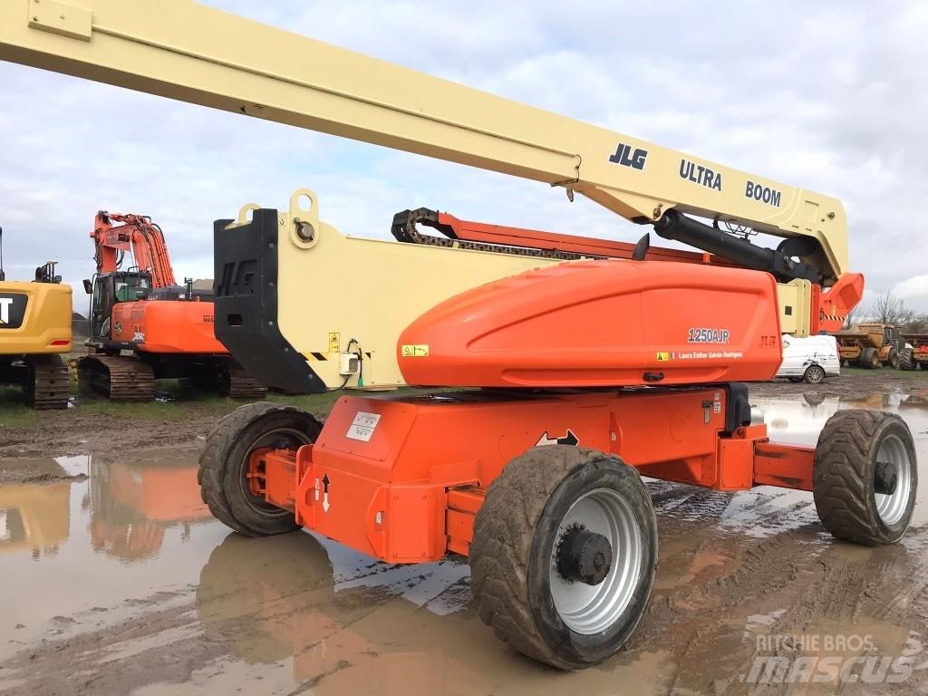 JLG 1250 AJP Körüklü personel platformları