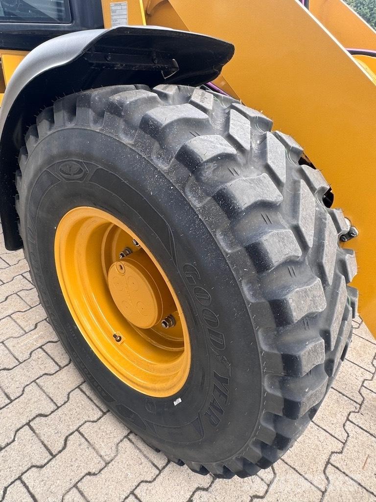 CAT 908 Tekerlekli yükleyiciler