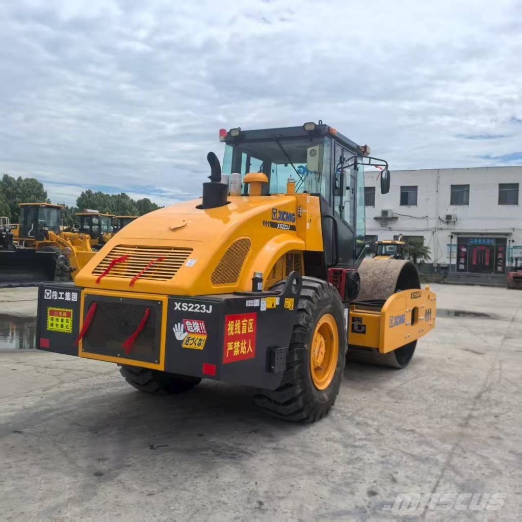 XCMG XS 223 J Tek tamburlu silindirler