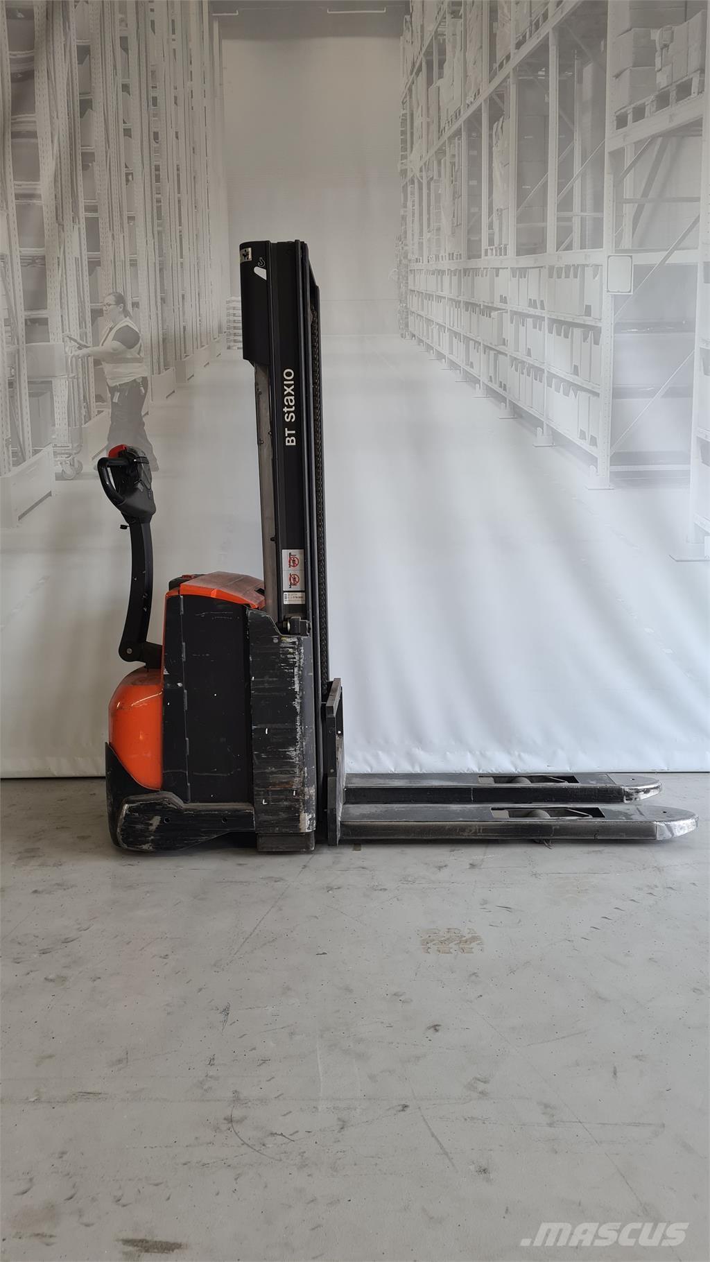 Toyota SWE120 Akülü depo ekipmanları