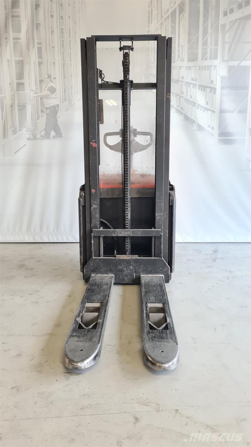 Toyota SWE120 Akülü depo ekipmanları