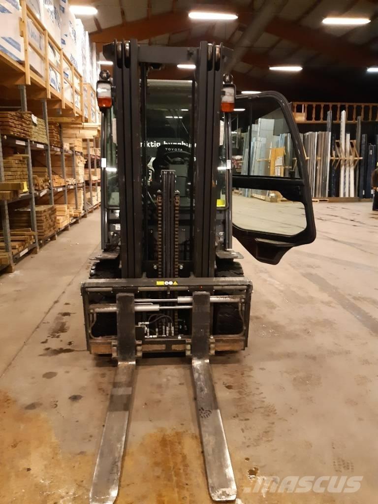 Toyota 02-8FDF30 Dizel forkliftler