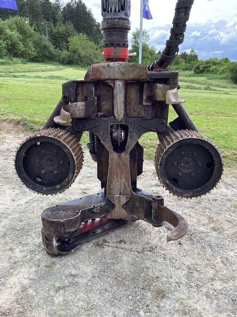 Komatsu S132 Ağaç budama makineleri