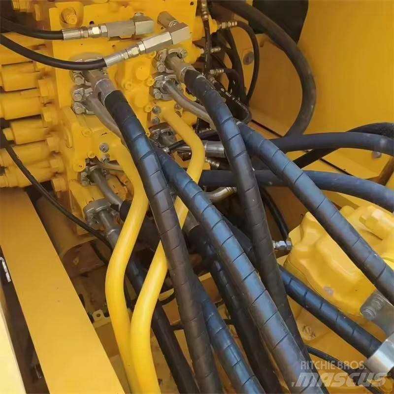 Komatsu PC 200 Paletli ekskavatörler