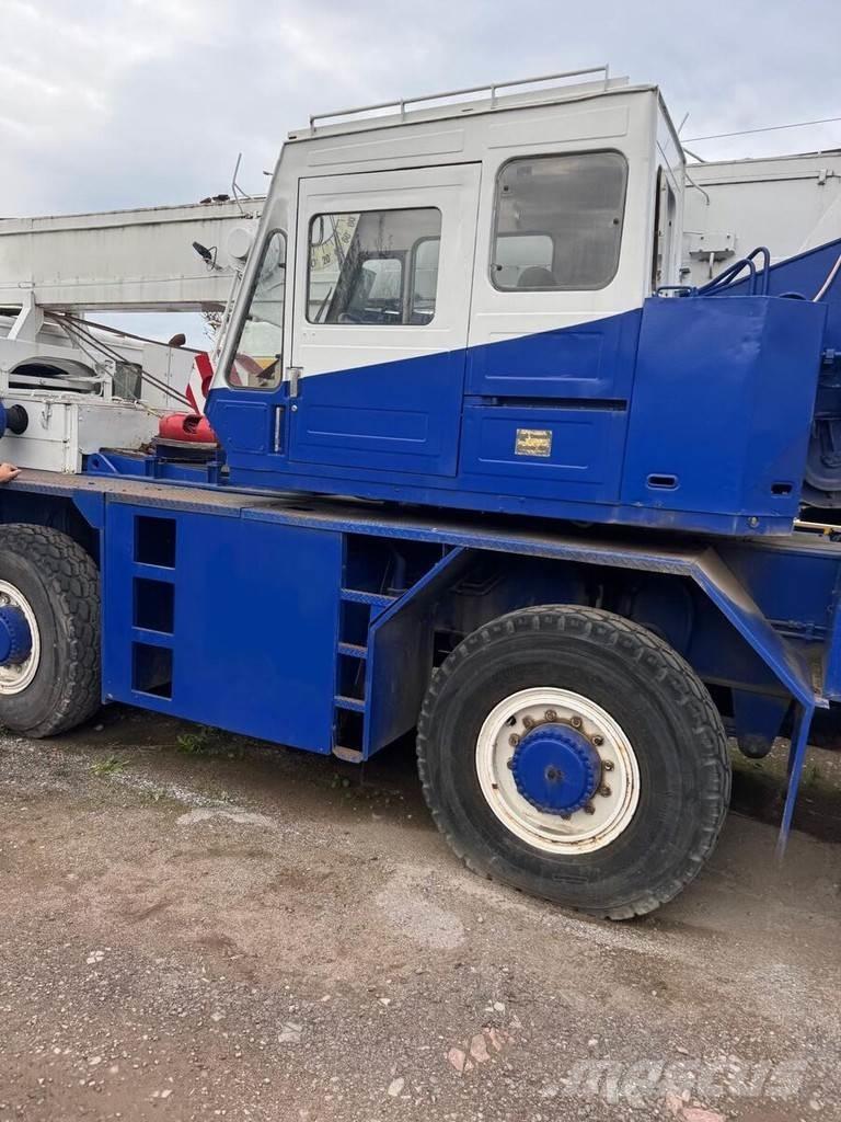 Tadano AR 300E Araç üzeri vinçler