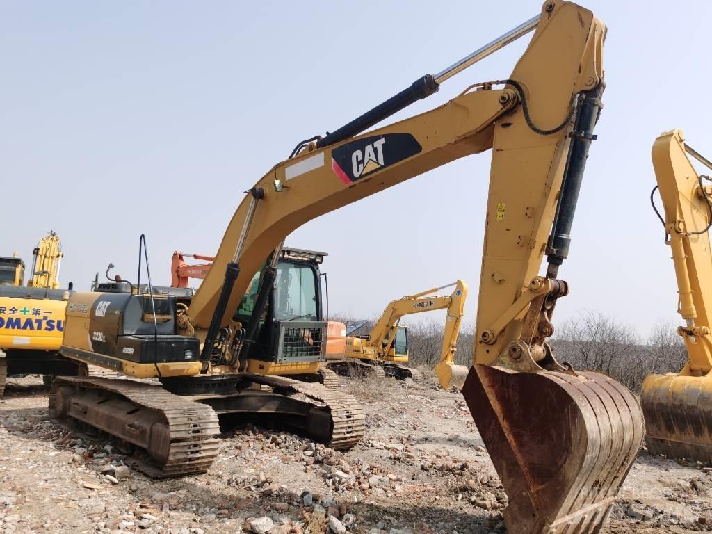 CAT 323 D L Paletli ekskavatörler