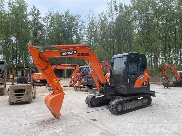 Doosan DX60 Mini ekskavatörler, 7 tona dek