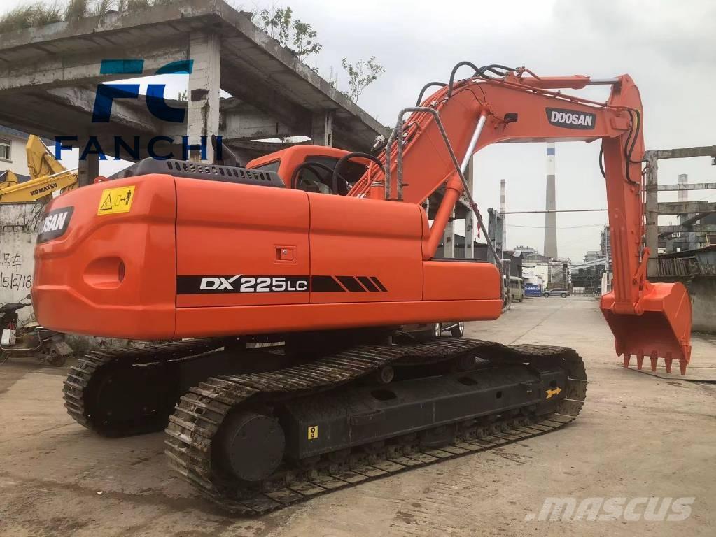 Doosan DX 225 LC Paletli ekskavatörler