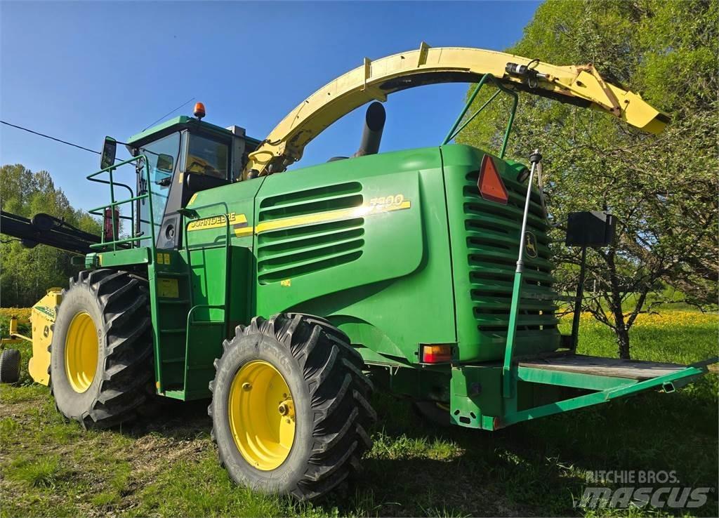 John Deere 7300 Kendi yürür silaj makinalari