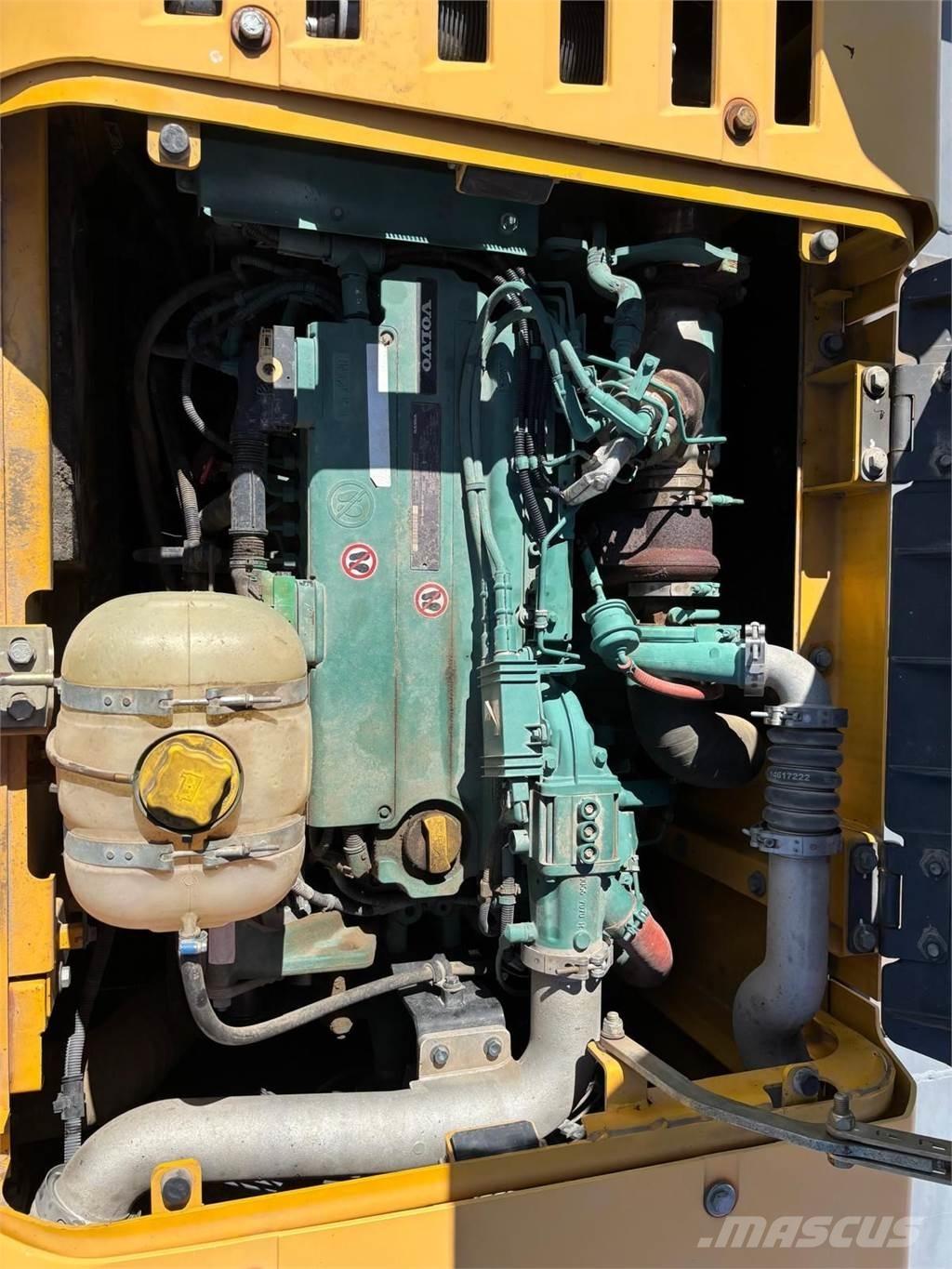 Volvo EC220DL Paletli ekskavatörler