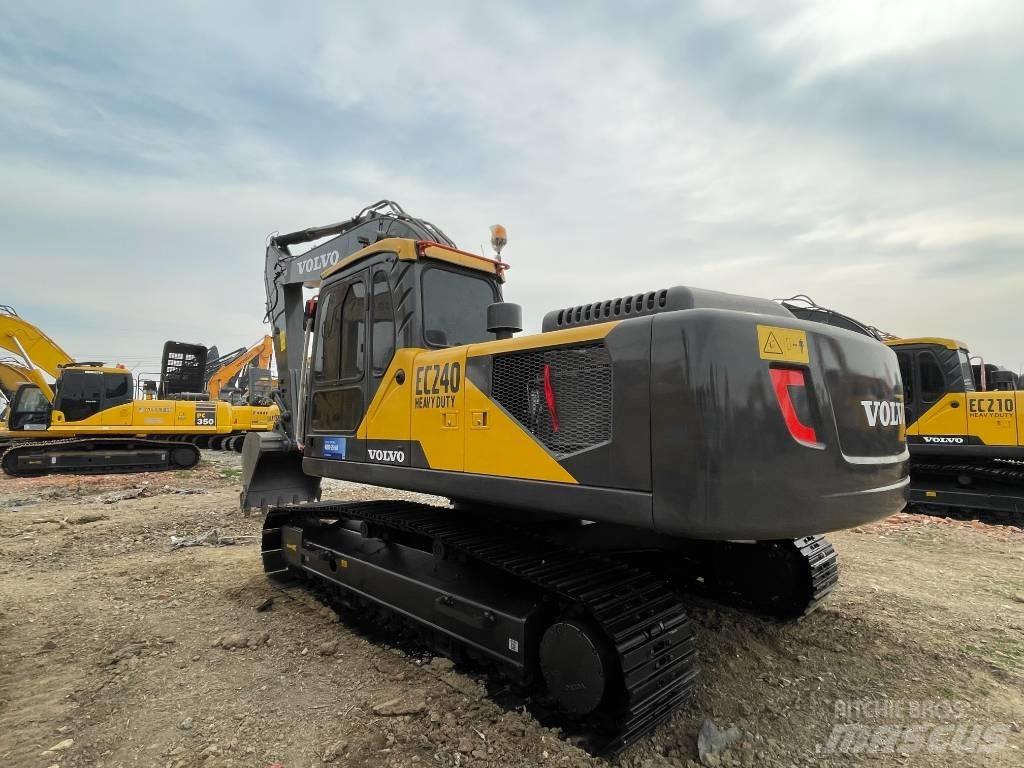 Volvo EC 240 Paletli ekskavatörler