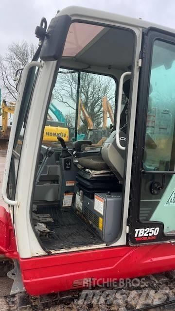 Takeuchi TB250 Mini ekskavatörler, 7 tona dek