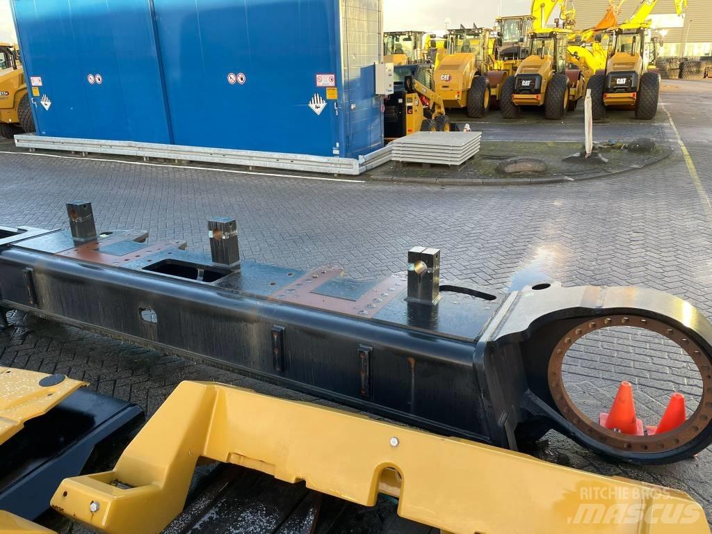 CAT 390 F L Saseler