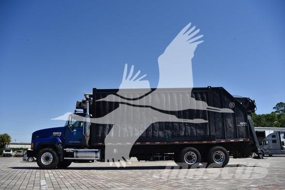 Mack CL733 Diger