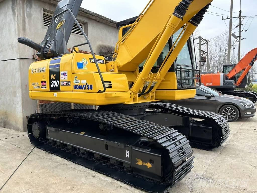Komatsu 200 Paletli ekskavatörler