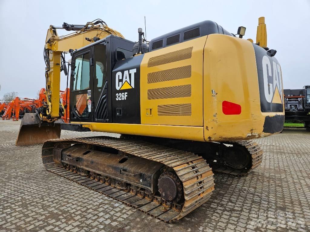 CAT 326 F L Paletli ekskavatörler
