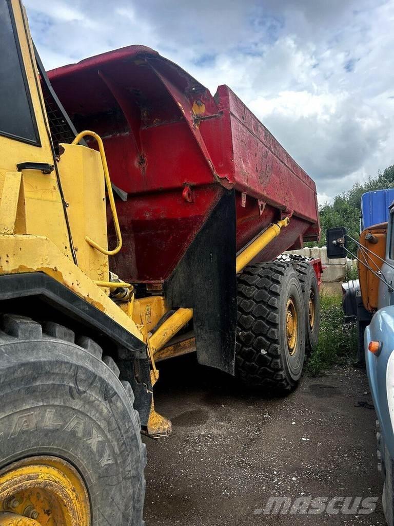 Volvo A25C Belden kirma kaya kamyonu