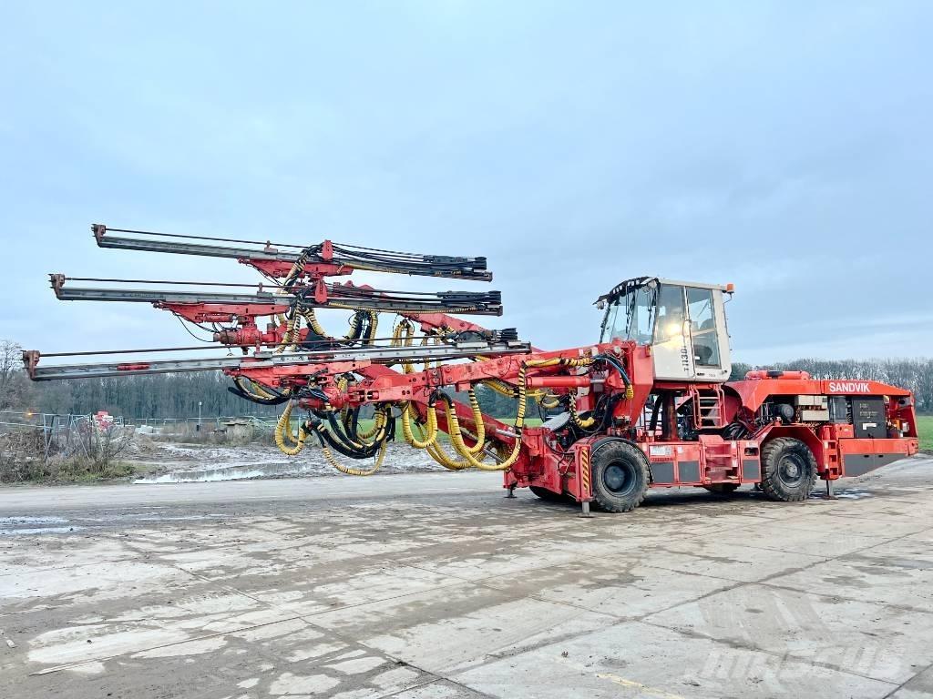 Sandvik DT1130i Tünel açma ve yer altı maden sondaj makineleri
