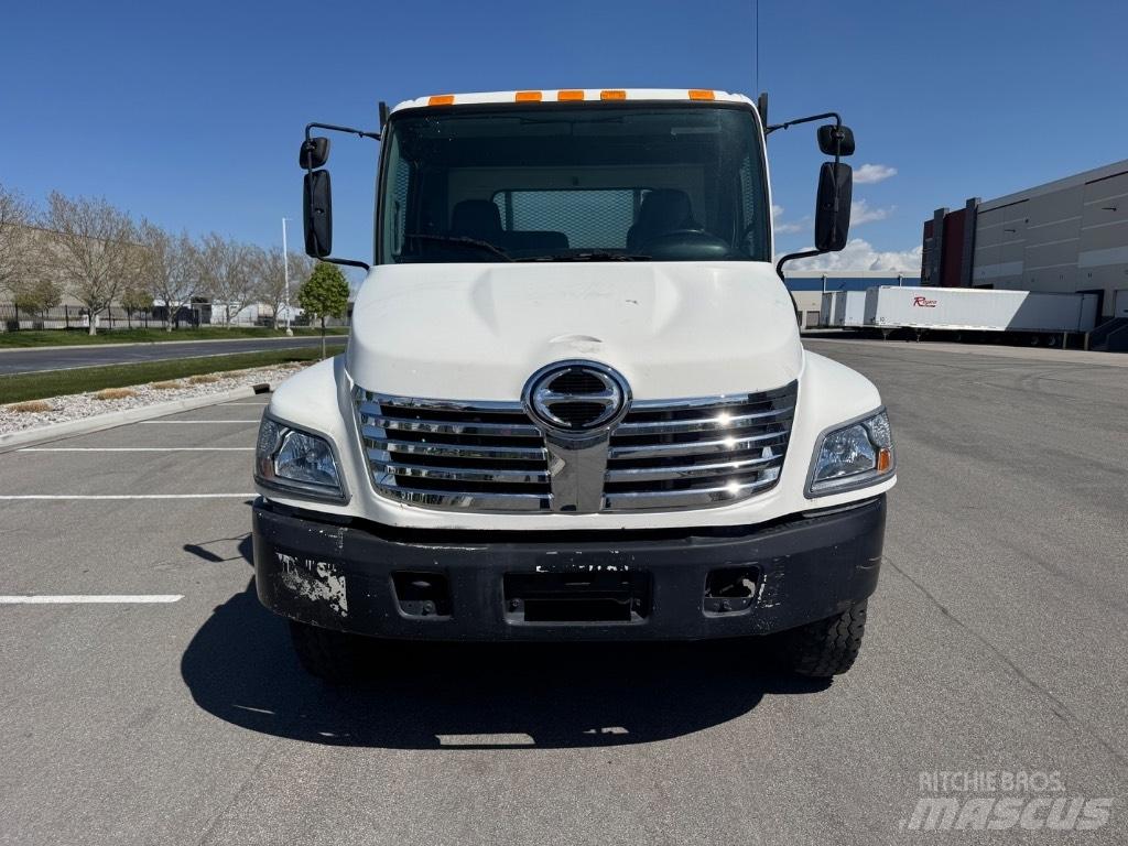 Hino 268 Flatbed kamyonlar