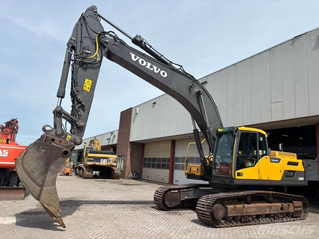 Volvo EC 300 D L Paletli ekskavatörler