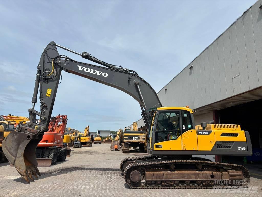 Volvo EC 300 D L Paletli ekskavatörler