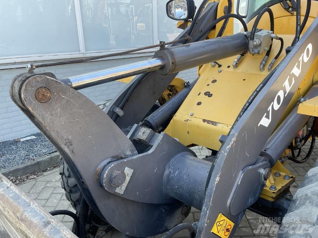 Volvo L 30 G     2018     CE Tekerlekli yükleyiciler