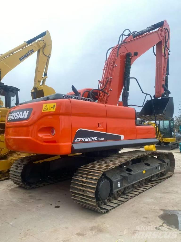 Doosan DX 225 LC Paletli ekskavatörler