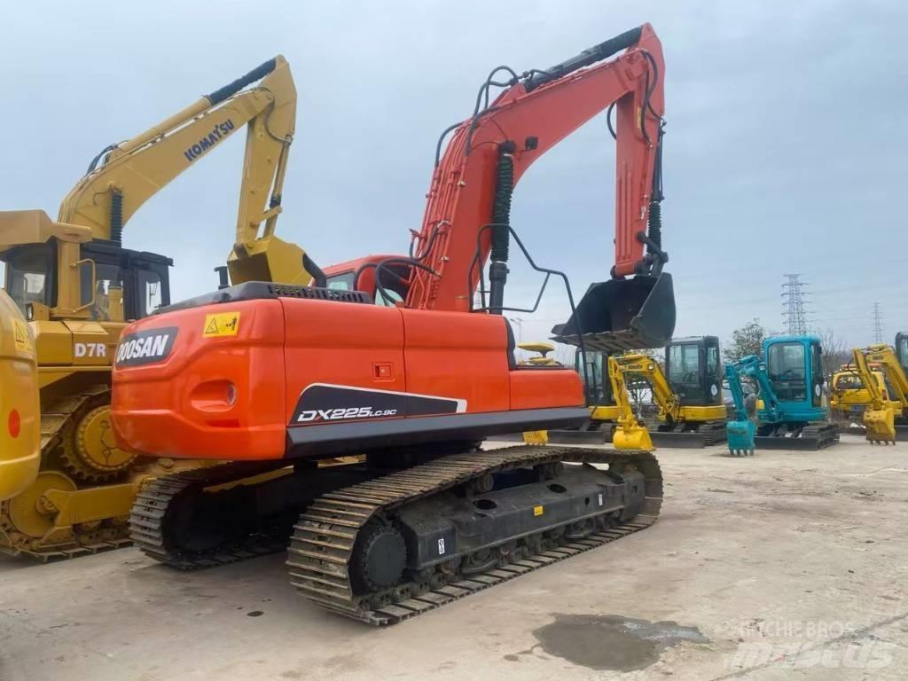 Doosan DX 225 LC Paletli ekskavatörler