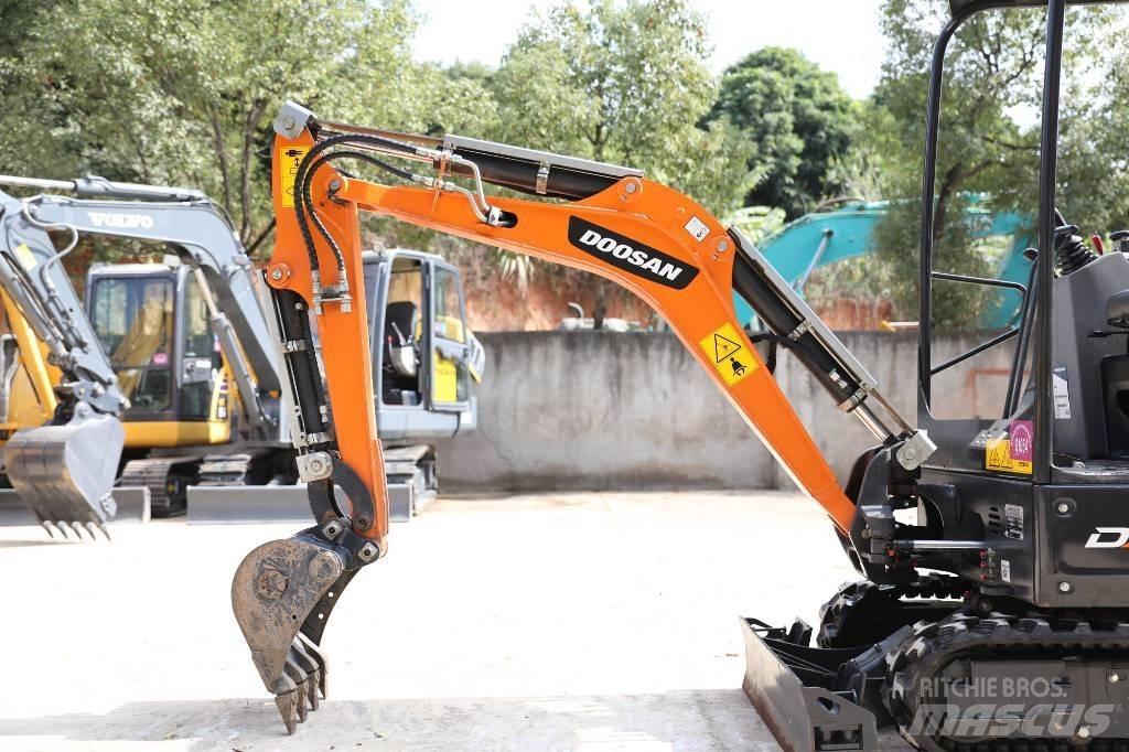 Doosan DX 17 Paletli ekskavatörler