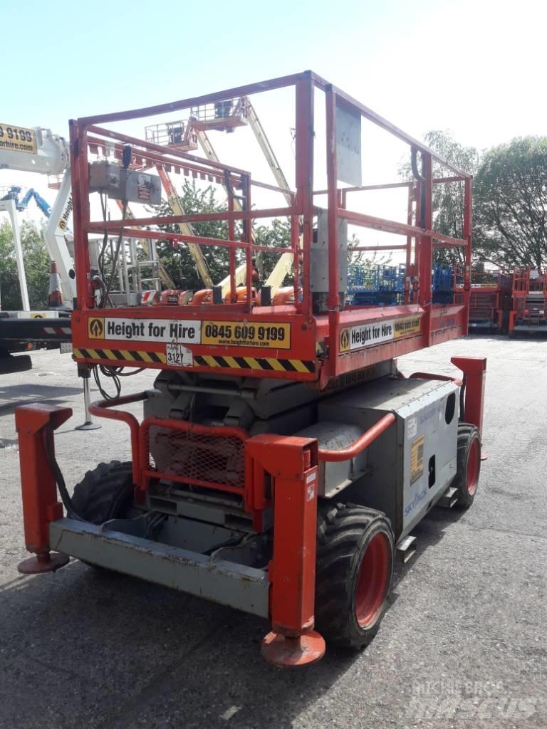 SkyJack SJ 6832 RT Makasli platformlar