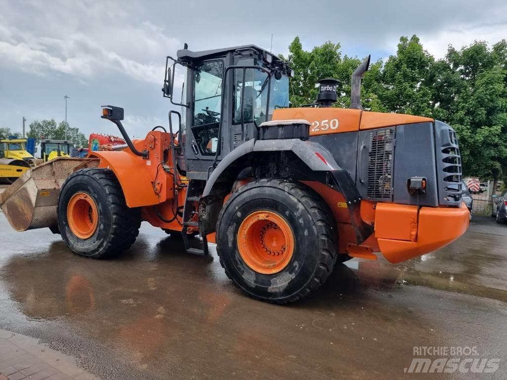 Hitachi ZW 250 Tekerlekli yükleyiciler