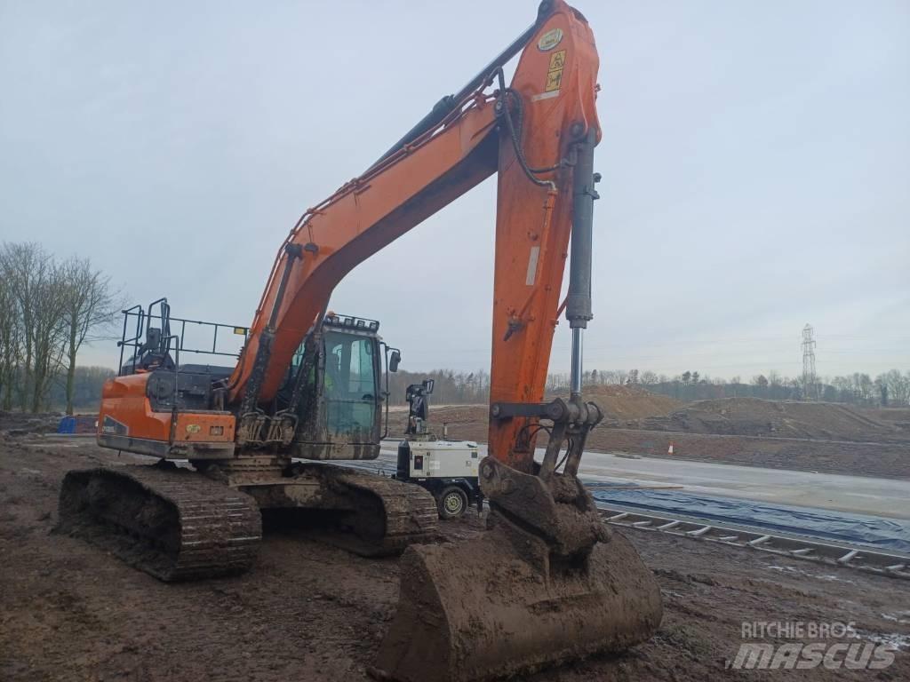 Doosan DX 225 LC-5 Paletli ekskavatörler