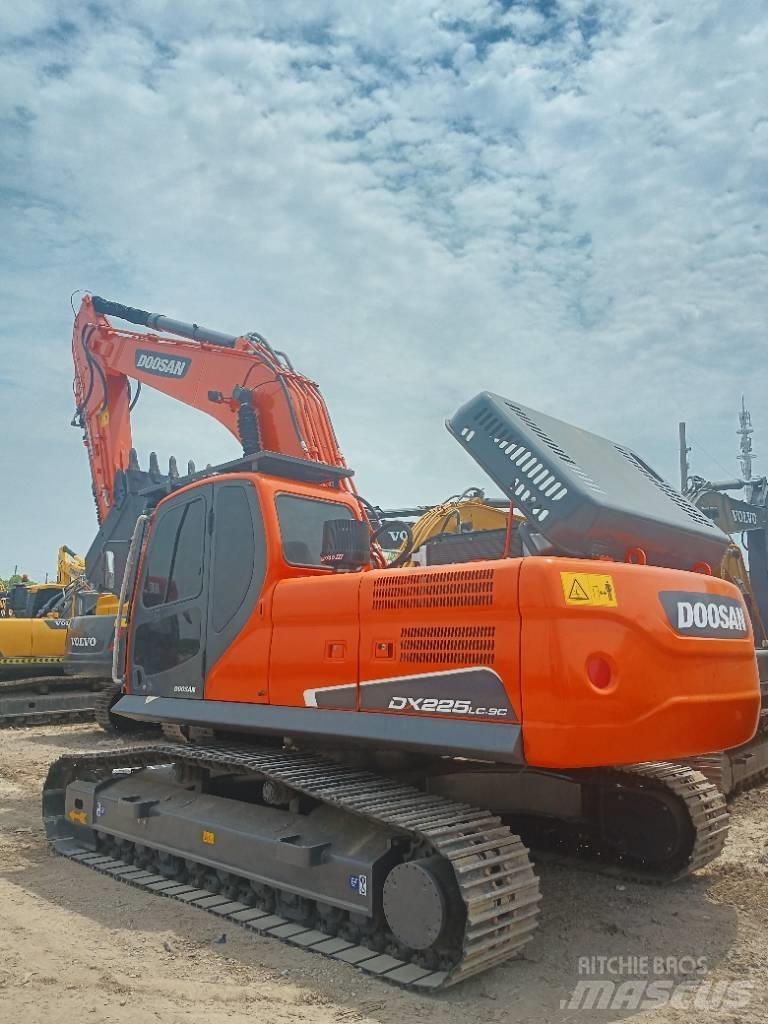 Doosan DX 225LC-9C Paletli ekskavatörler
