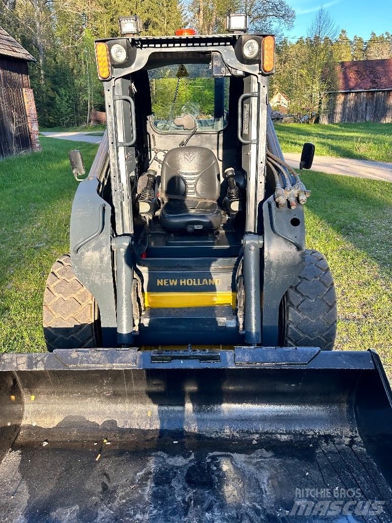 New Holland L 225 Skid steer loderler