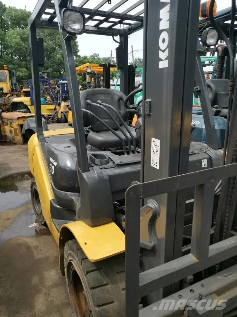 Komatsu 30 Teleskopik yükleyiciler