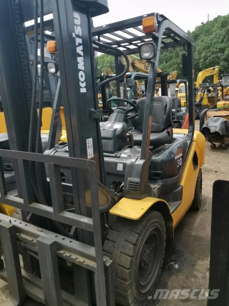Komatsu 30 Teleskopik yükleyiciler