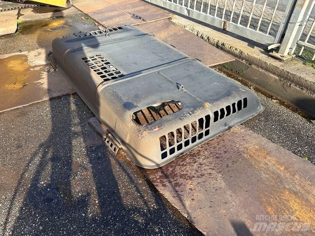 CAT 325DL hood Saseler