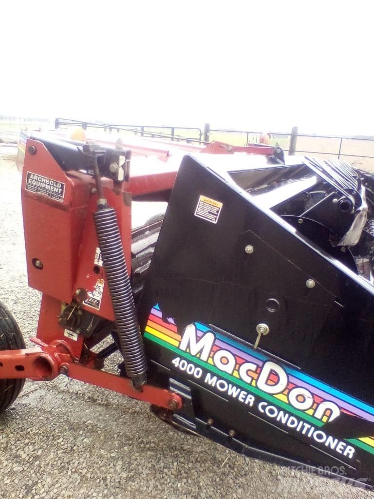 MacDon 4000 Haybine Diger