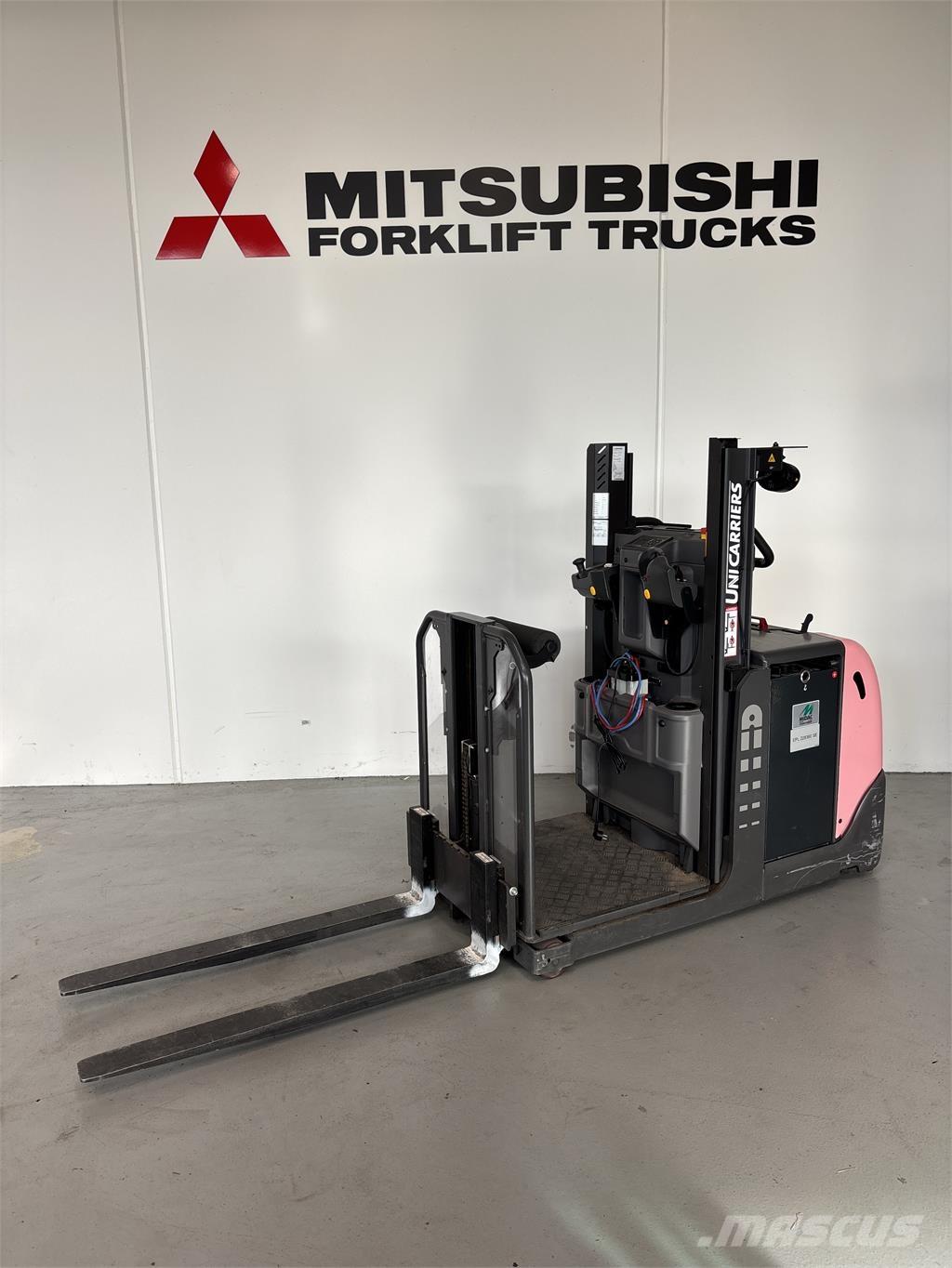 UniCarriers EPL100 Düsük seviye siparis toplayici